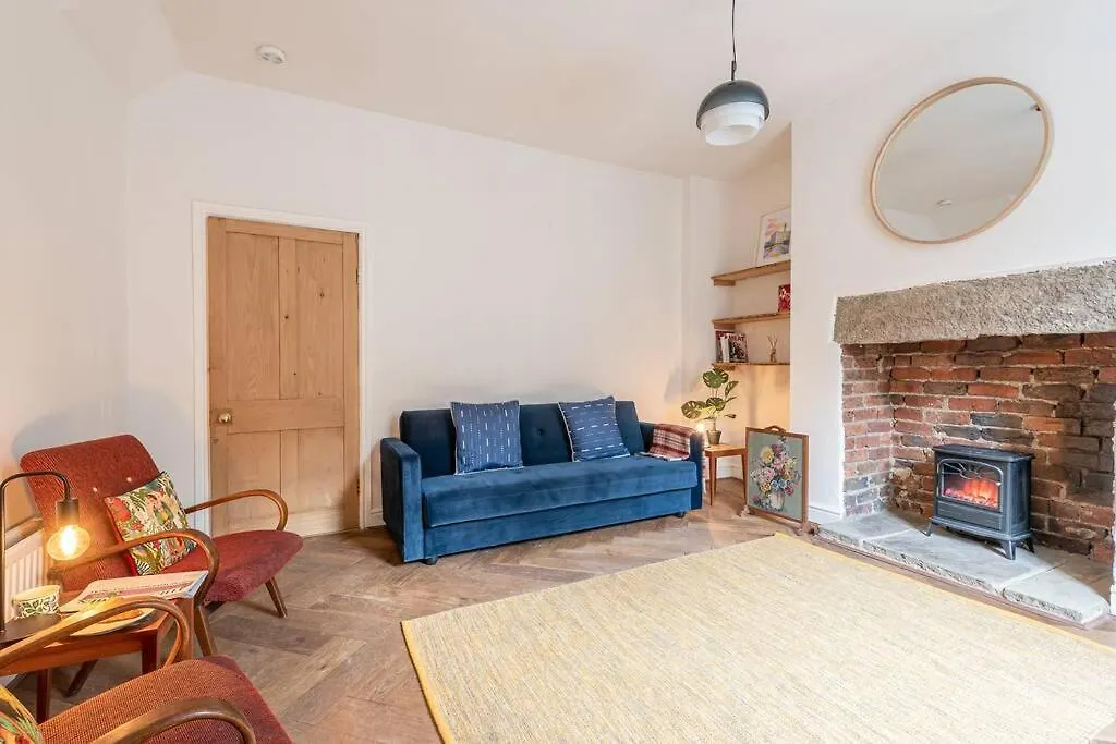Cosy Mill Workers Cottage Heritage Saltaire Shipley  Shipley (West Yorkshire)